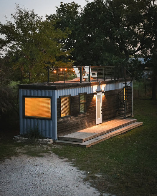 Outdoor Deck (40×6 ft)