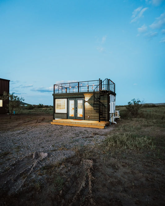 Outdoor Deck (20×6 ft)